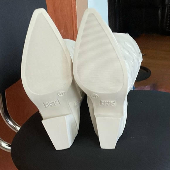 Madden NYC Elegant Off White Heeled Boots for Women Size 11 - Picture 7 of 14